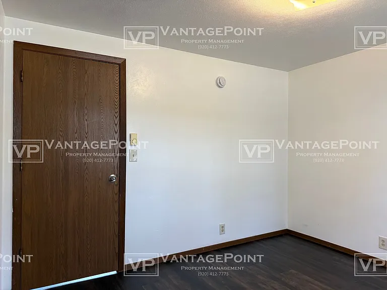 1914 Division St #13 — Photo 6