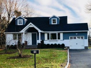 10 Burr Rd, East Northport, NY 11731