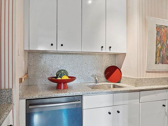 5th image of 100 Central Park S APT 4B