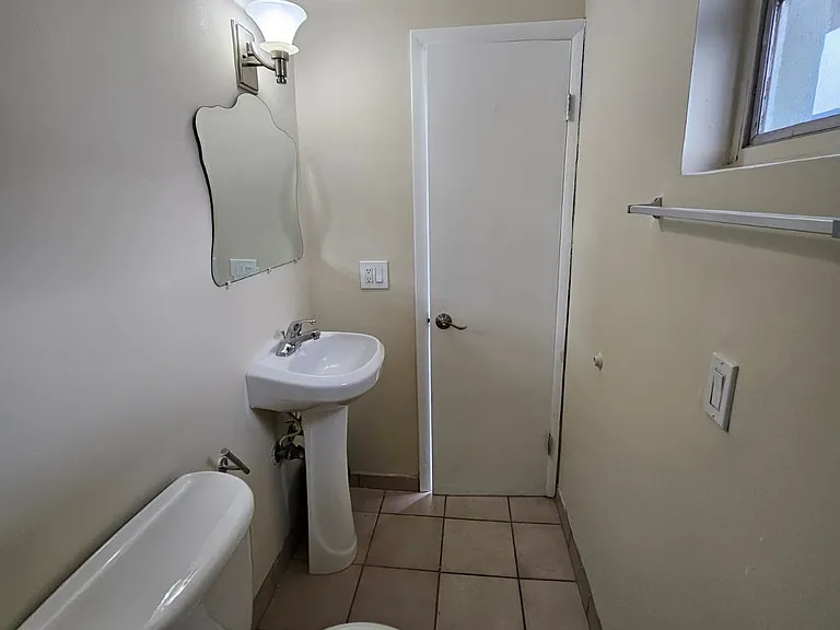 1232 SW 30th Ct — Photo 4