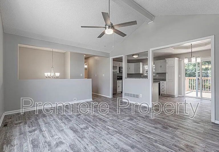 7408 N Atkins Ave — Photo 2