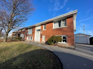 321 Norman Rogers Dr #2, Kingston, ON K7M2R7