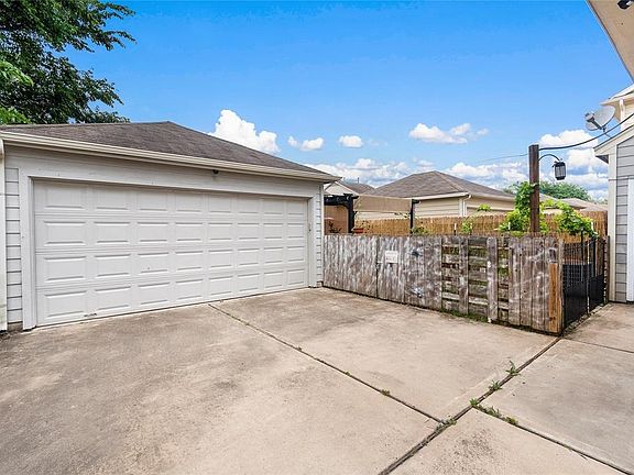4th image of 6227 Gillian Park Dr