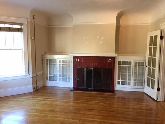 2nd image of 1725 Lincoln Way #201