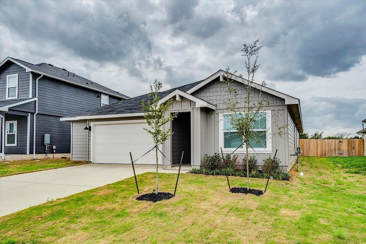4 bed, 2.0 bath, 1772 sqft, $2,000 — Photo 2