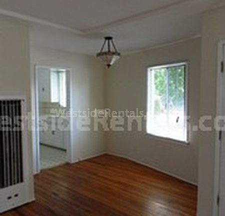 3rd image of 10661 Whipple St