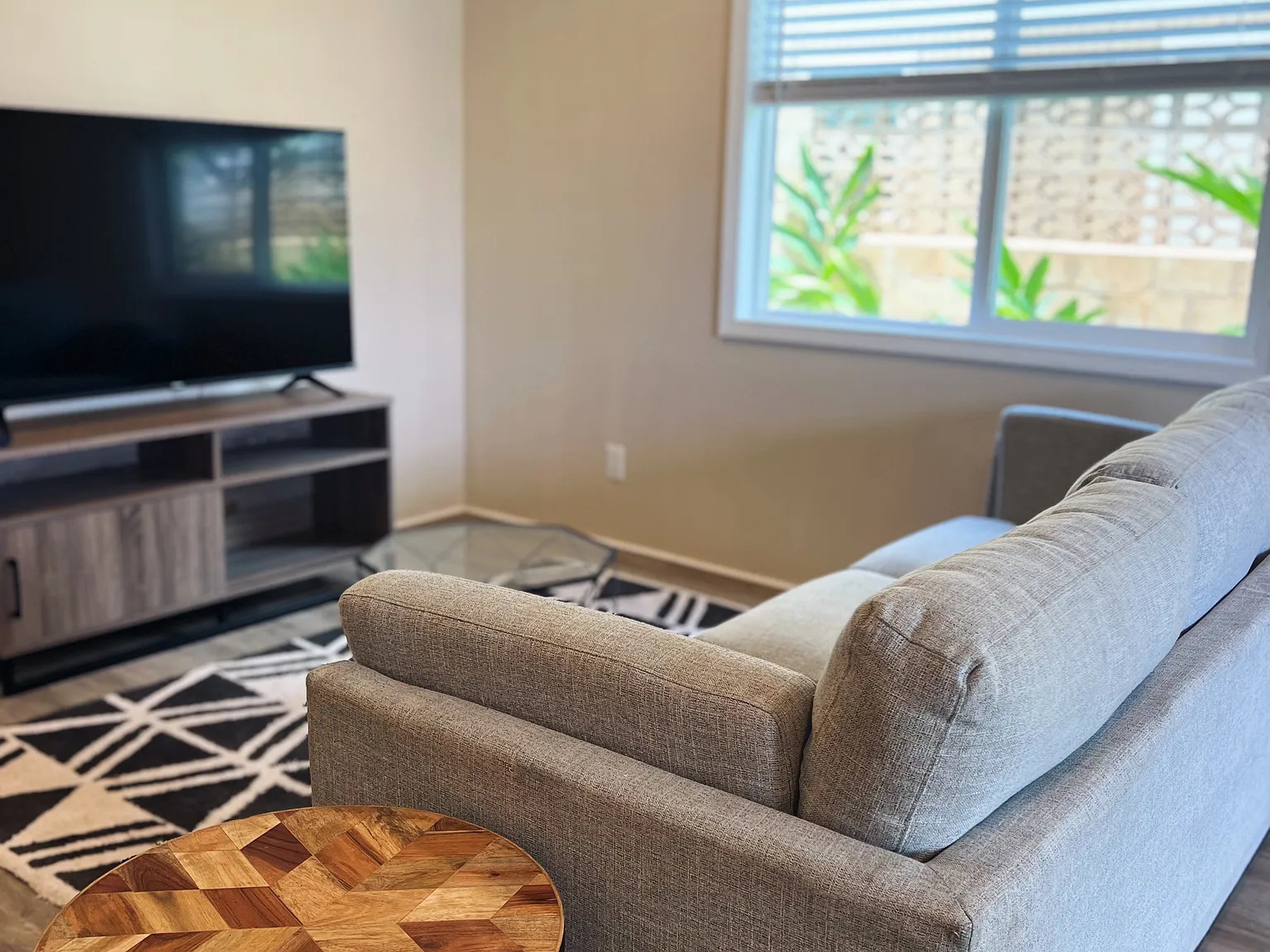 2 bed, $4,800 — Photo 2
