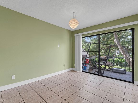 5th image of 609 Village Cir