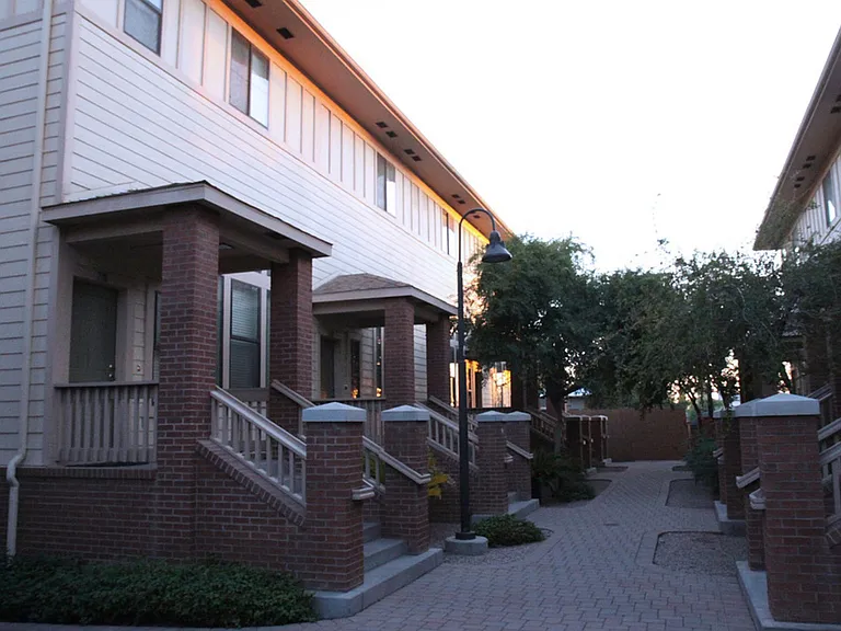 780 S Beck Ave — Photo 2