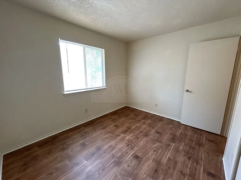 2108 Carousel Dr — Photo 10