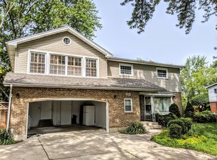 906 Dolores Dr, Bensenville, IL 60106