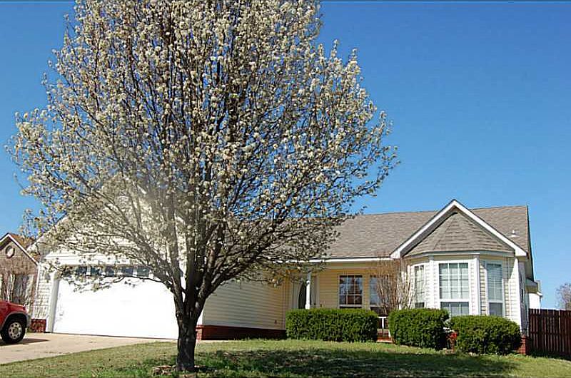1st image of 1004 Sandstone Dr