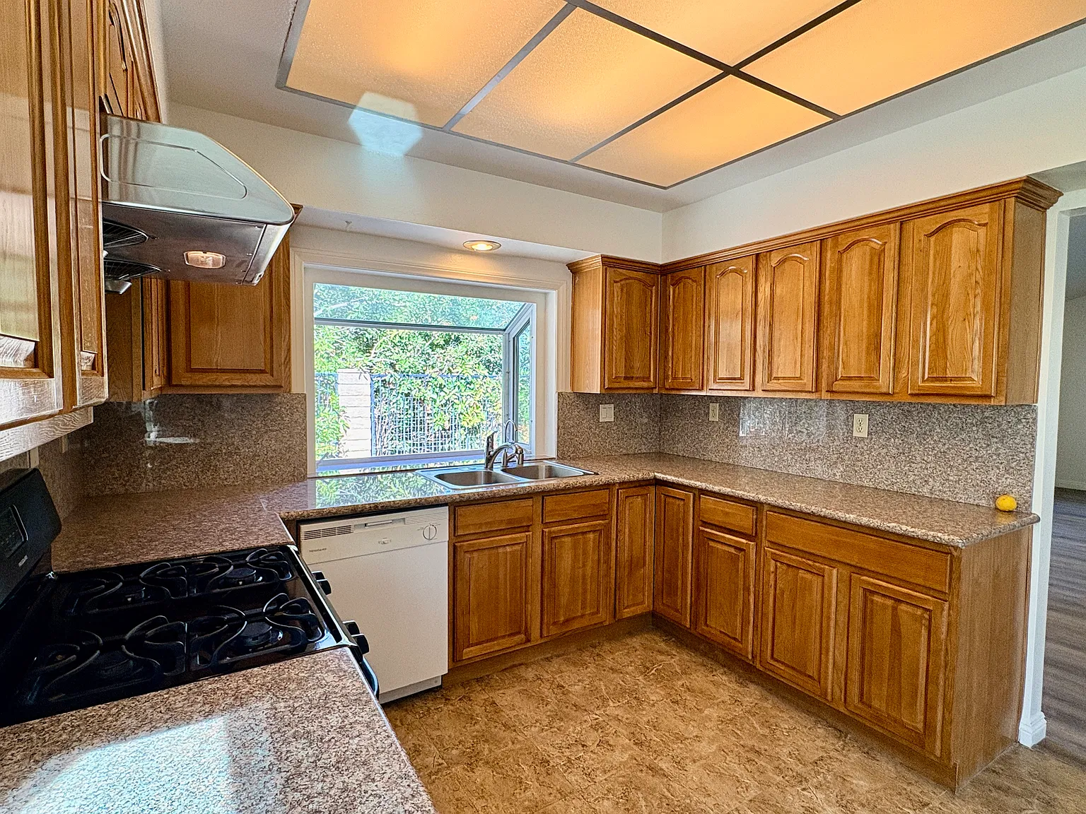 3 bed, 1821 sqft, $3,500 — Photo 4