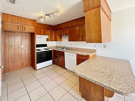 4th image of 1002 N Linam St #1-2-4