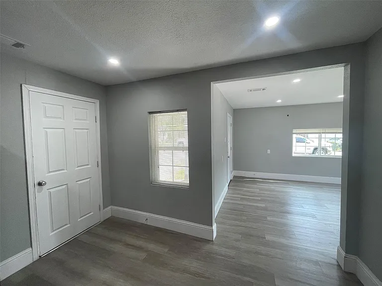 2508 S Texas Ave — Photo 9