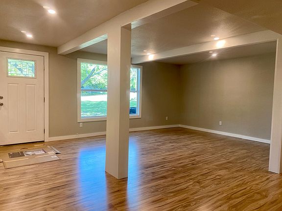 5th image of 809 Burleson St