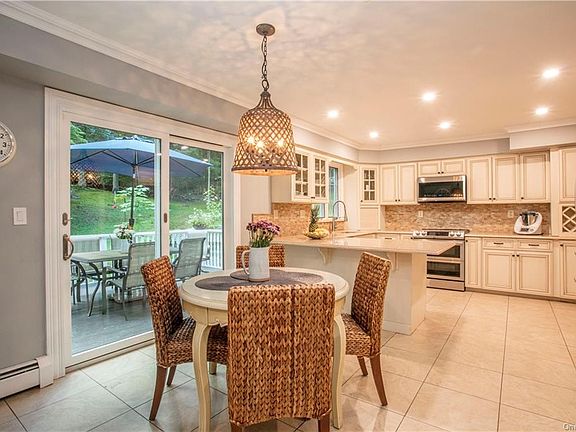 5th image of 105 Inningwood Pl