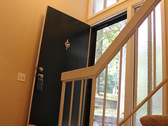 4th image of 79 Briarview Cir