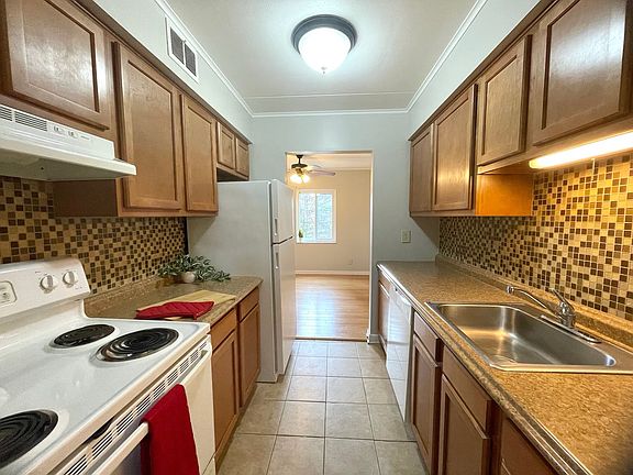 4th image of 5140 E Willock Rd