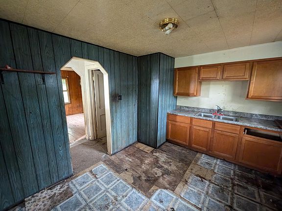 3rd image of 4214 Park Ave
