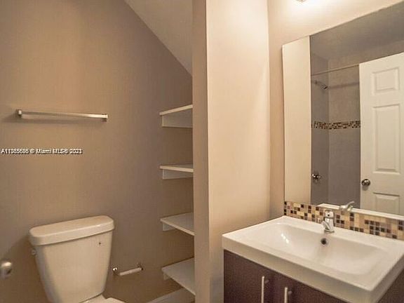 5th image of 1752 NW 1st St APT 2