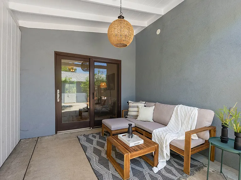 17453 Burbank Blvd — Photo 31