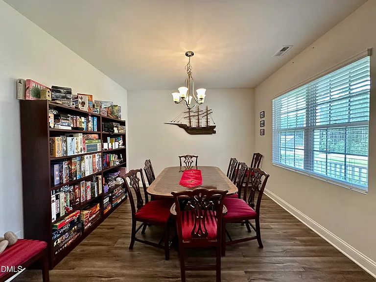 924 Weatherby Ln — Photo 5