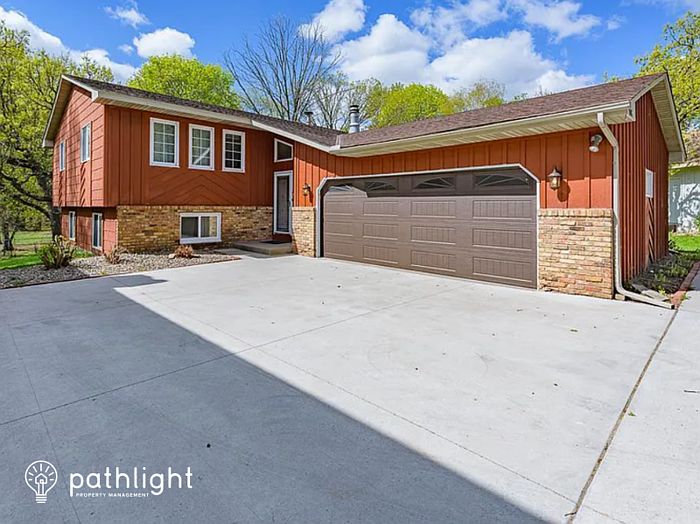 1st image of 908 Sandhurst Dr W