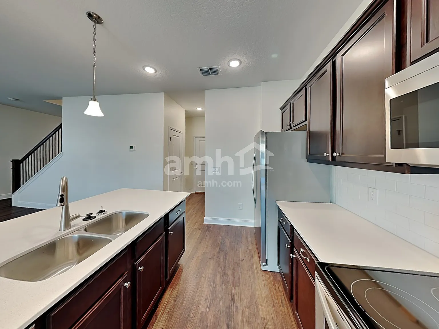 4 bed, 2.5 bath, 1977 sqft, $2,550 — Photo 4