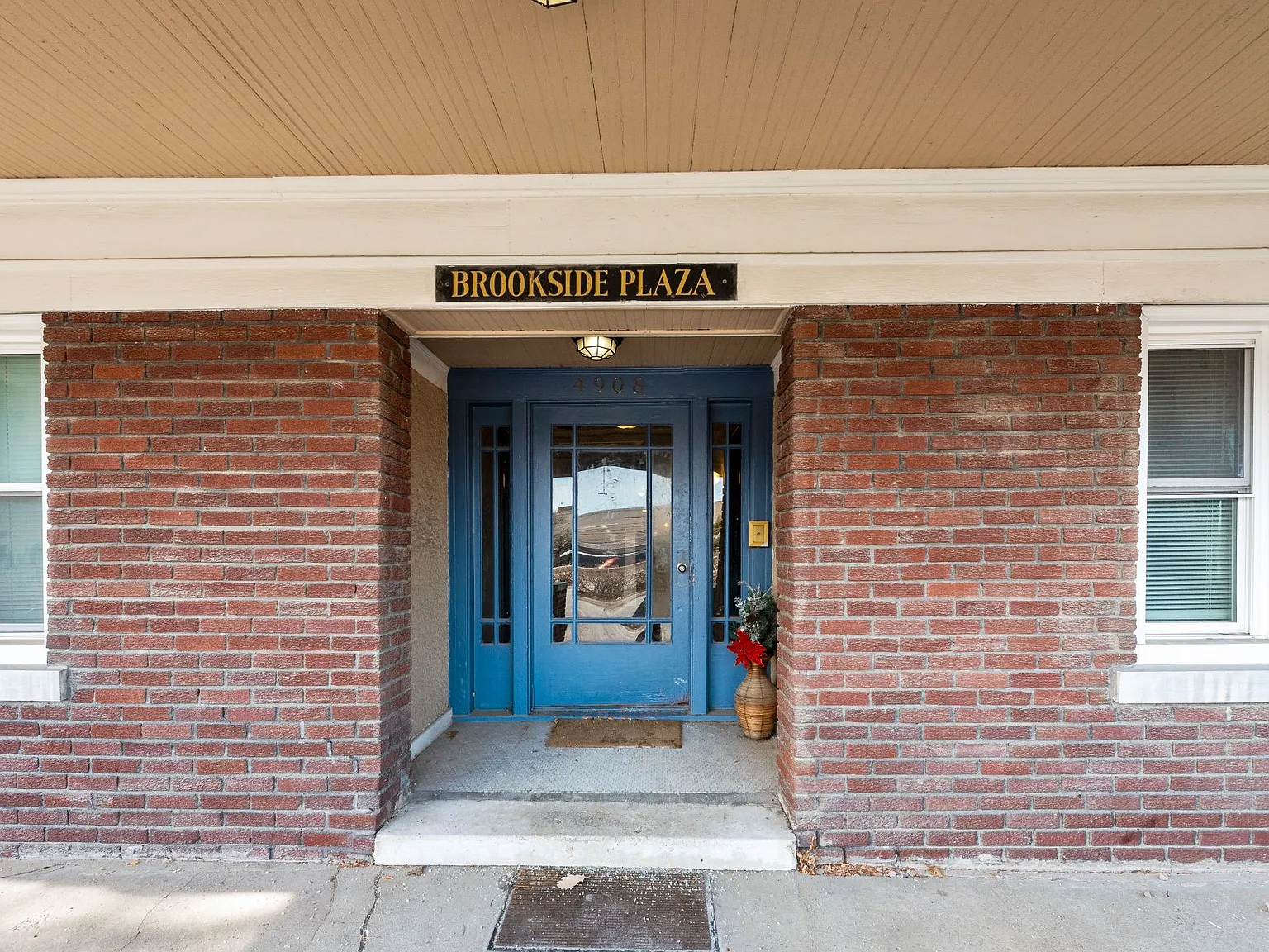 Brookside Plaza — Photo 3