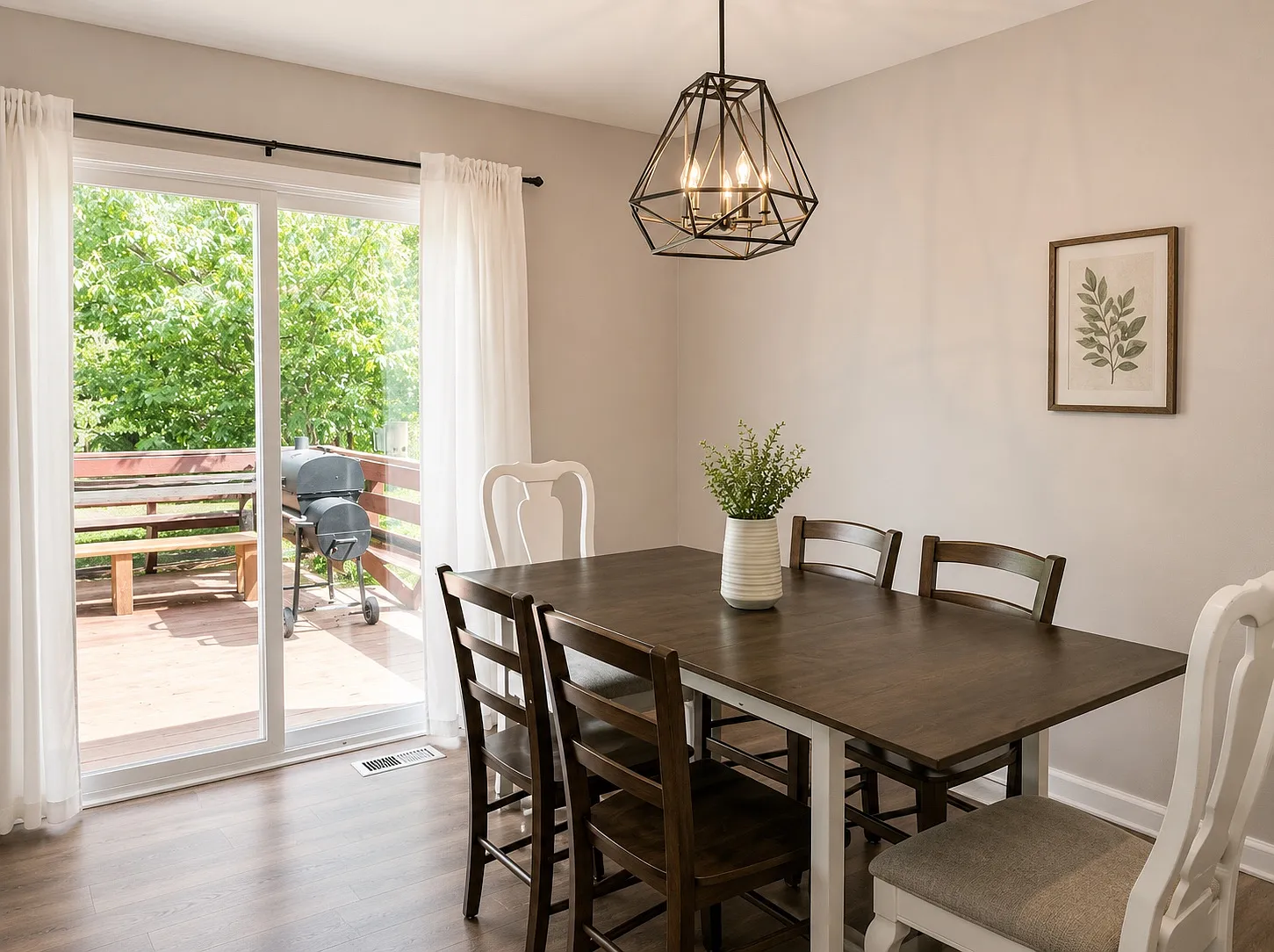 3 bed, 1272 sqft, $2,050 — Photo 4