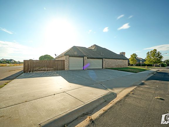 3rd image of 4908 Hilltop Dr
