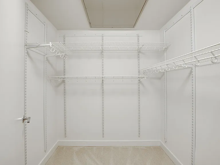 Adjustable rack system for closet