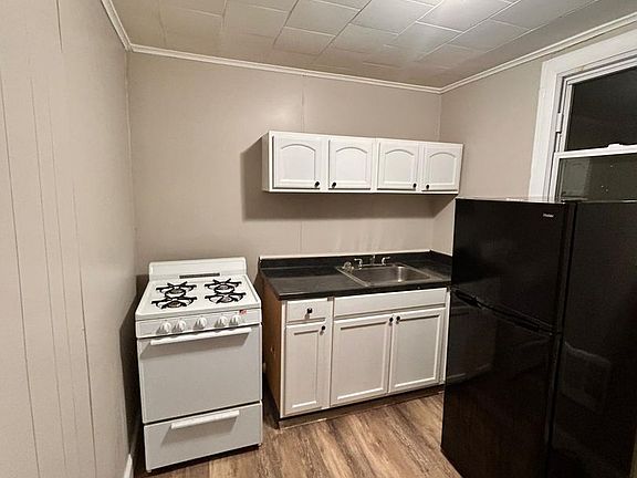 3rd image of 281 Spring St Floor 3