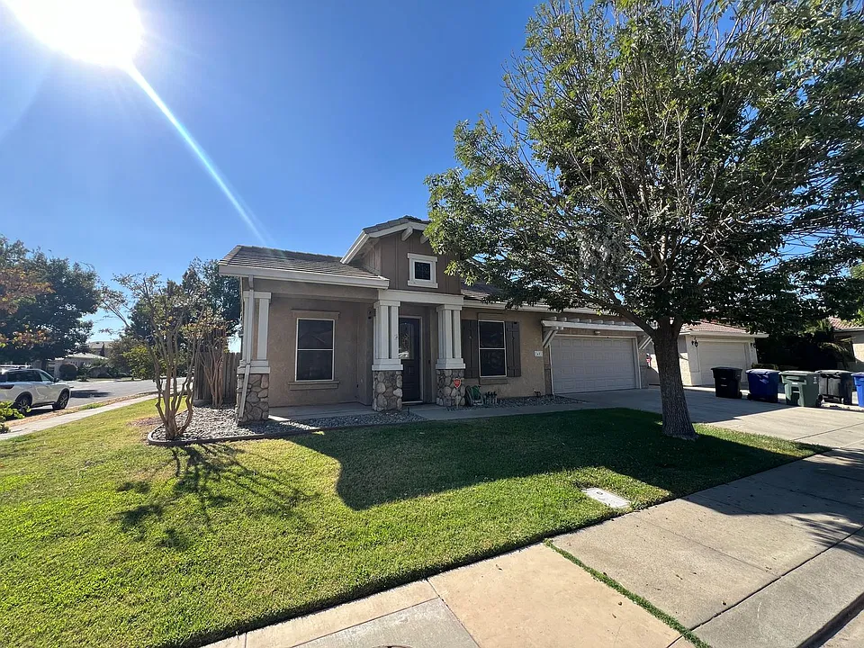 2401 Latour Ct
