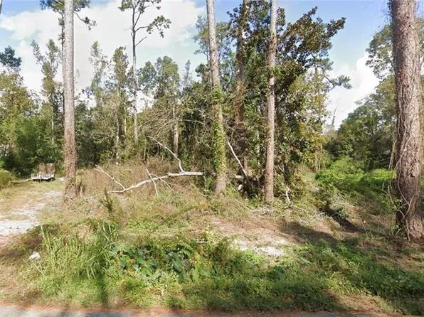 1377 Dupard St, Mandeville, LA 70448