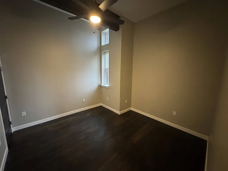 125 Henrietta St — Photo 10