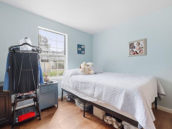 4th image of 18 Waterview Dr #18