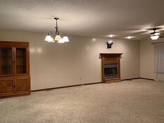 3rd image of 1110 Hampton Dr