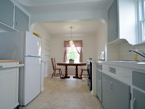 3rd image of 6823 Sunderland Dr