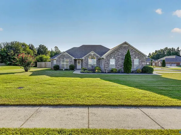 15169 Lancelot Cir, Harvest, AL 35749