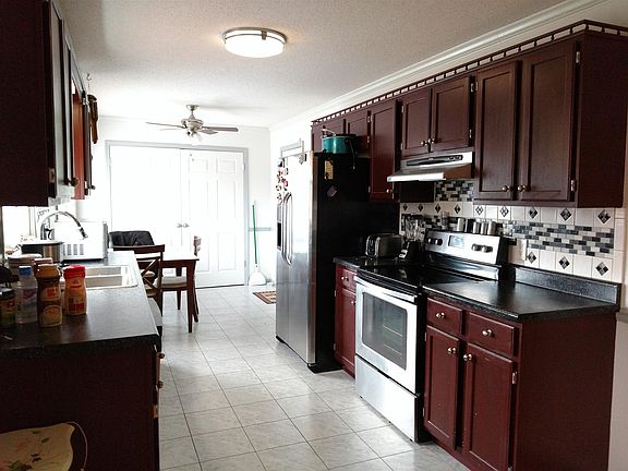 4th image of 801 Chancery Ln