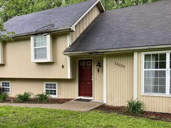 14228 Robin Rd, Leavenworth, KS 66048