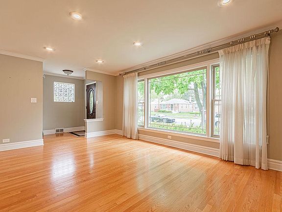 4th image of 7721 Laramie Ave