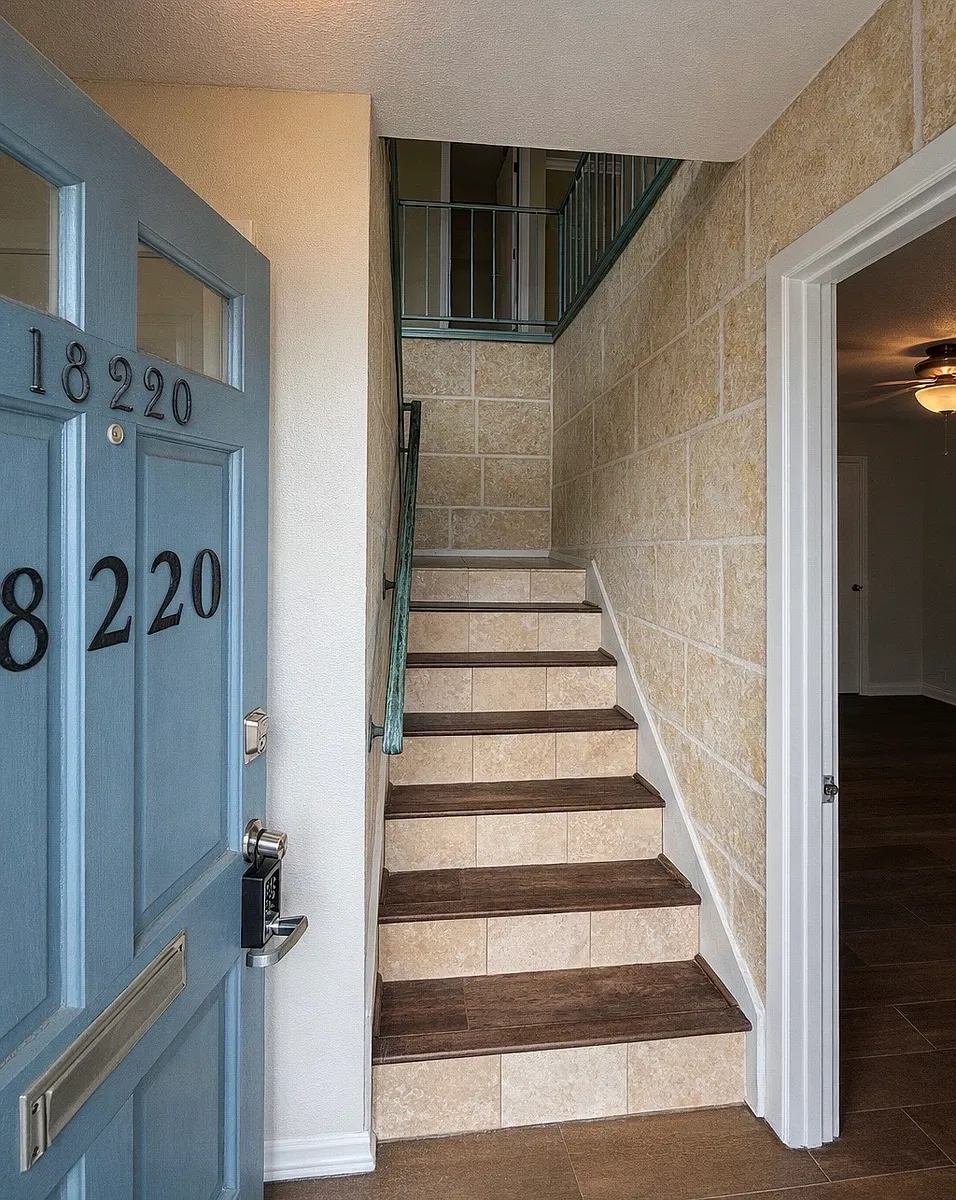 Building Photo - 18220 Vinland Dr #8220