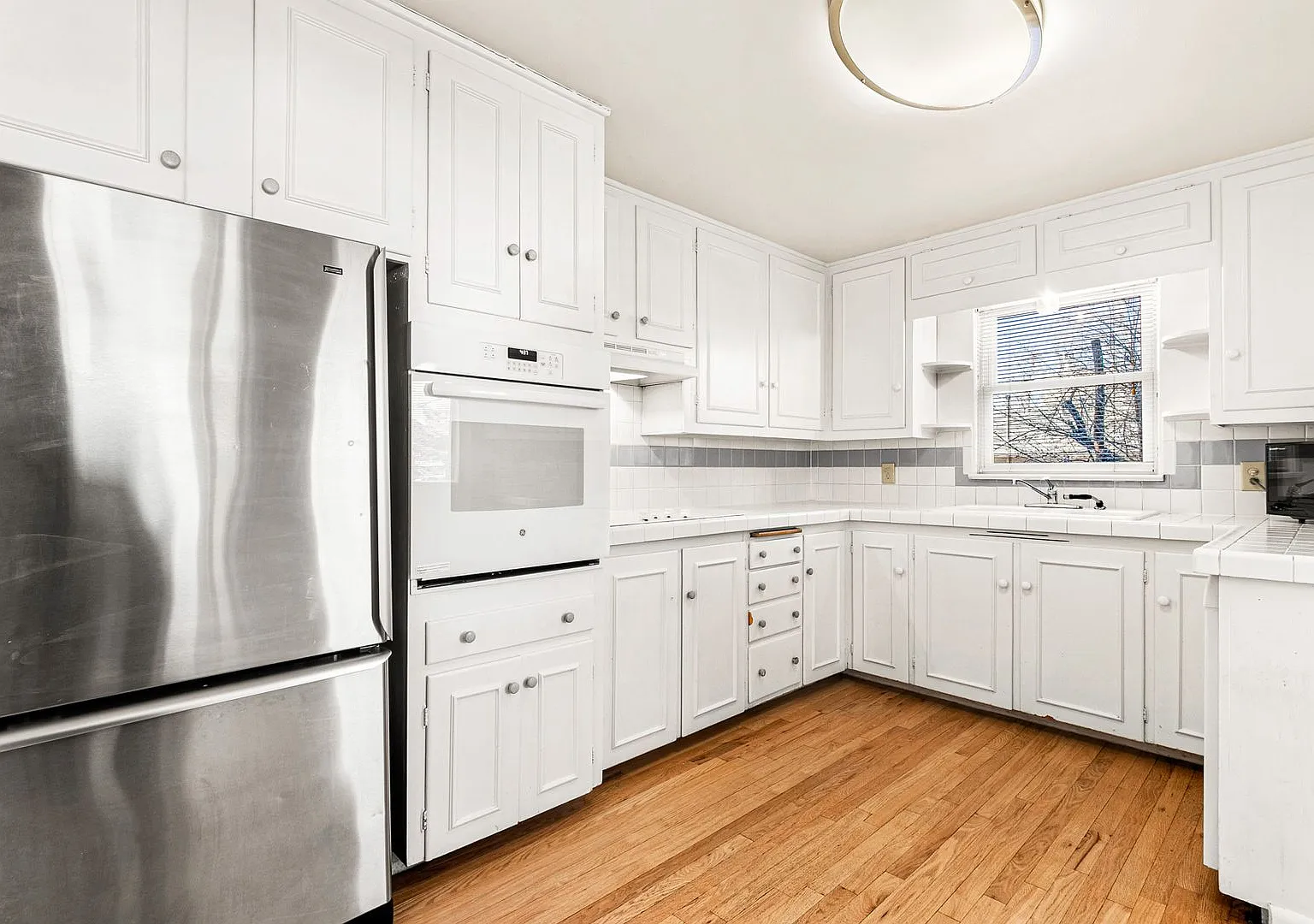 Ranch stye home in University Hills, with garage! — Photo 2