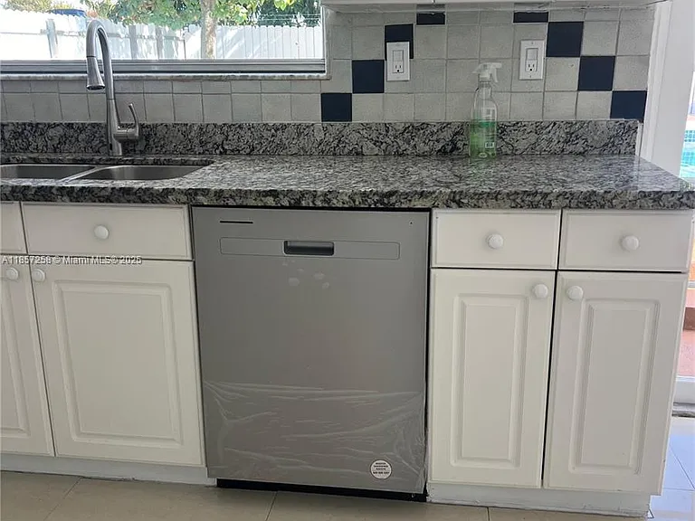 2601 Acapulco Dr — Photo 5