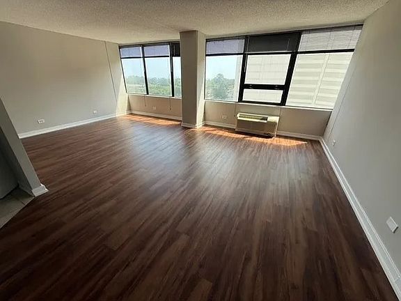 2nd image of 1212-13 S Michigan Ave #4-2404