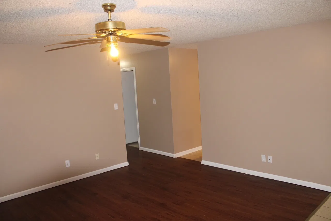 2 bed, 900 sqft, $850 — Photo 2