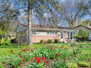 837 Appletree Ln, Deerfield, IL 60015